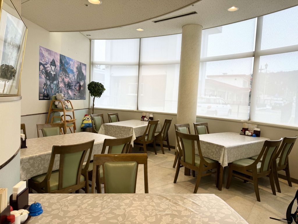 ごはんや光 店内