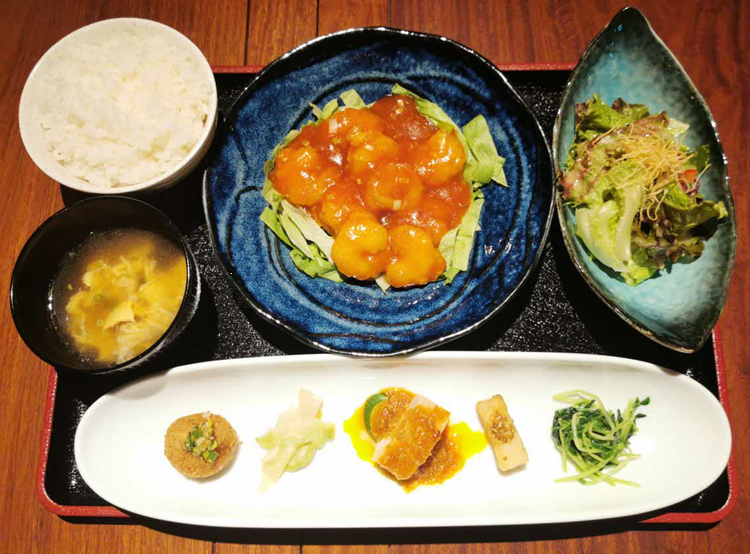 暖&華 エビチリ定食